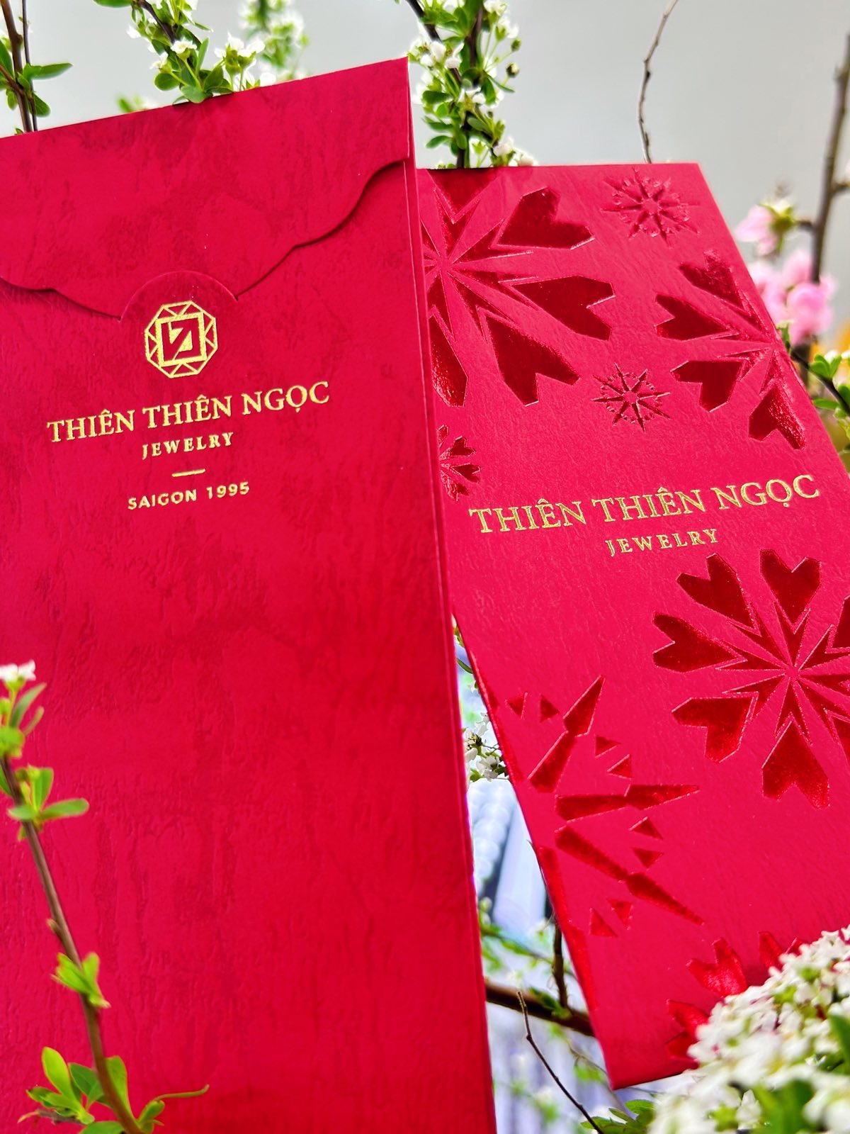 Thiên Thiên Ngọc Jewelry branded red envelopes