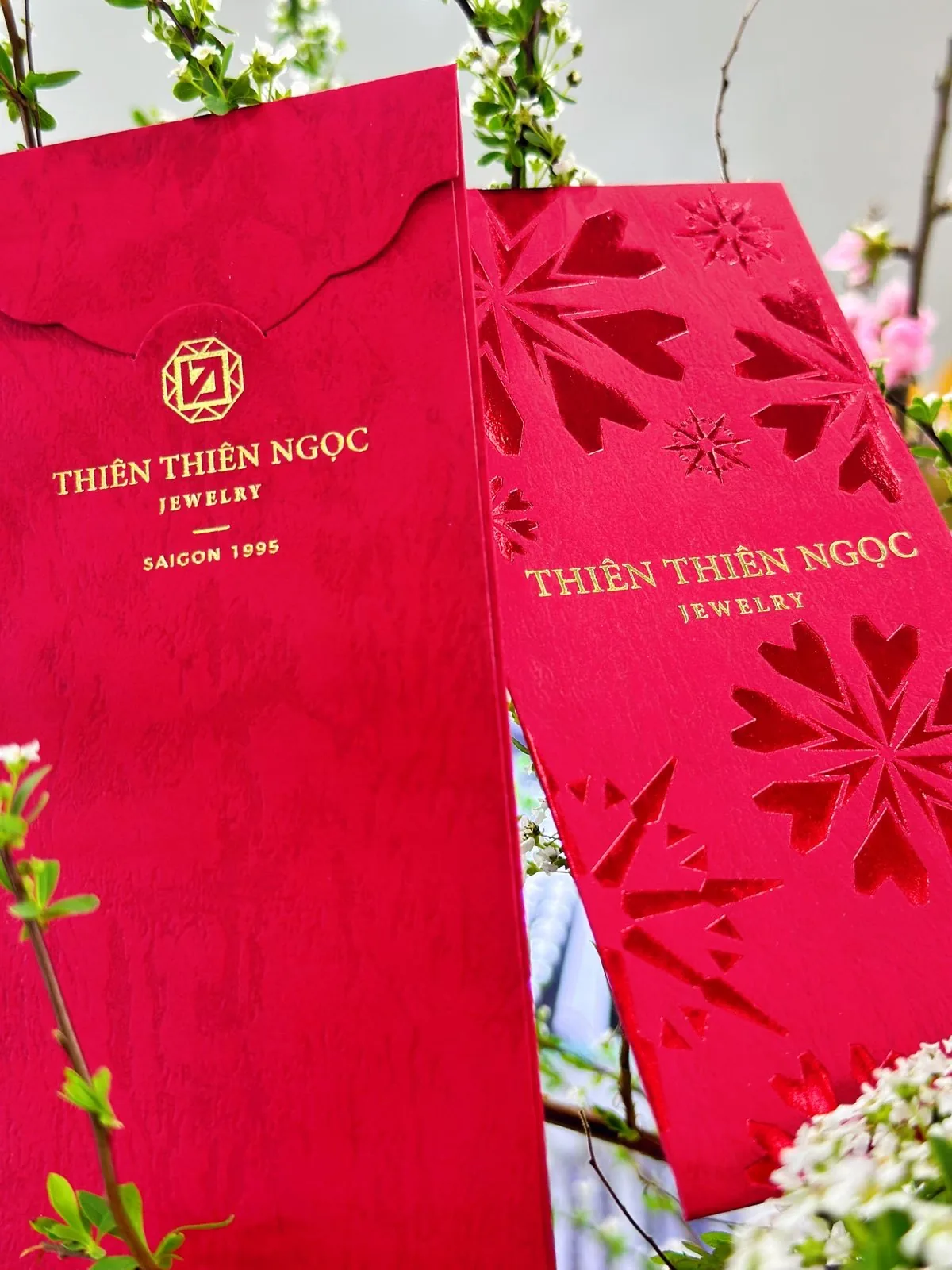 Thiên Thiên Ngọc Jewelry branded red envelopes